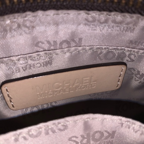 Micheal Kors makeup bag 💄 - Picture 4 of 4